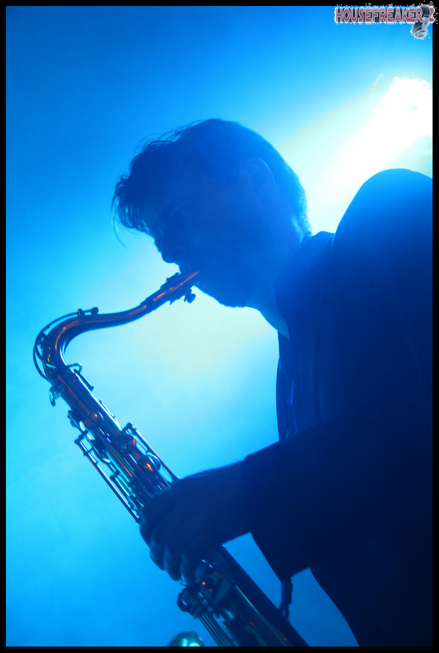 889x1321 pixels (1.091K)